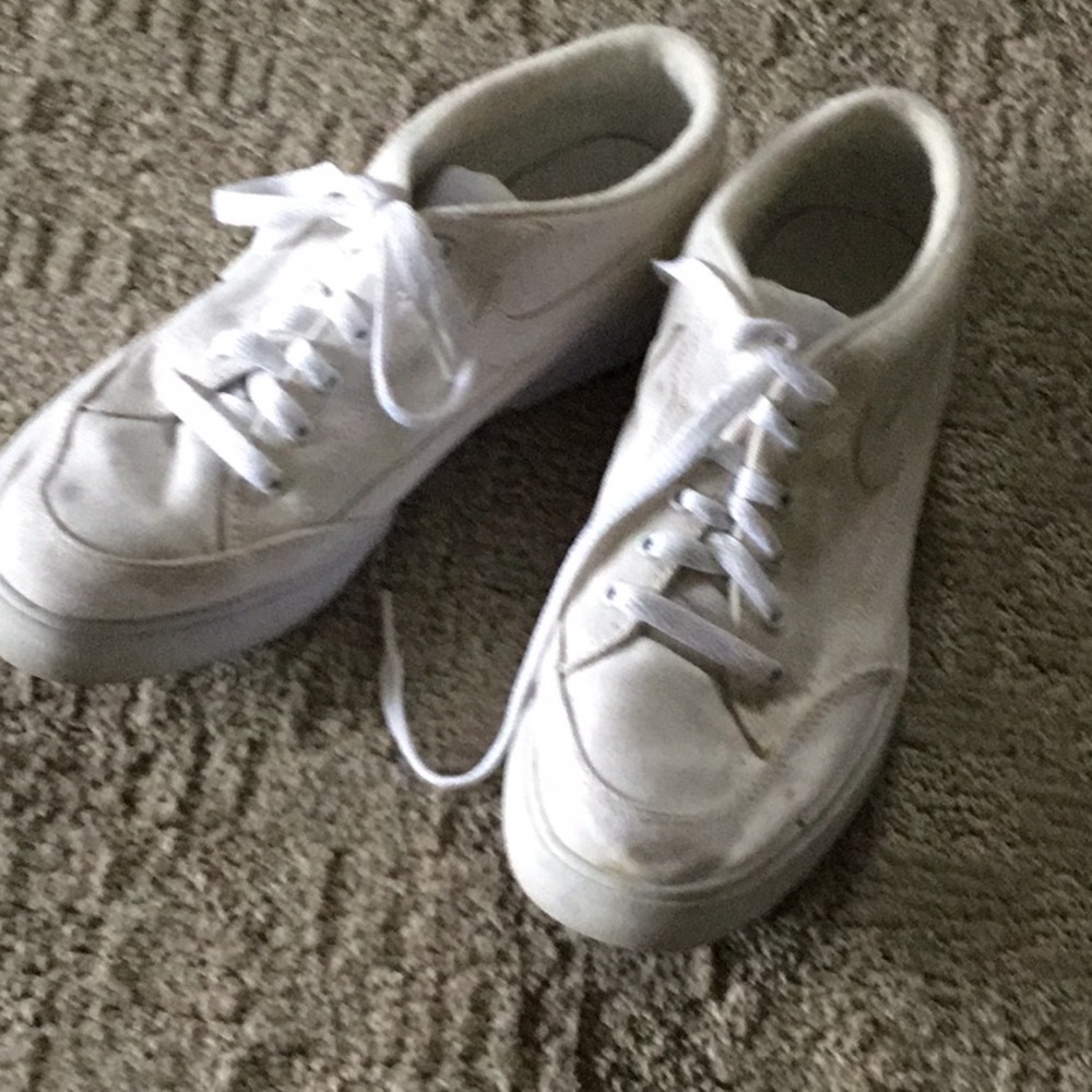 Nike white canvas tennies size 8.5